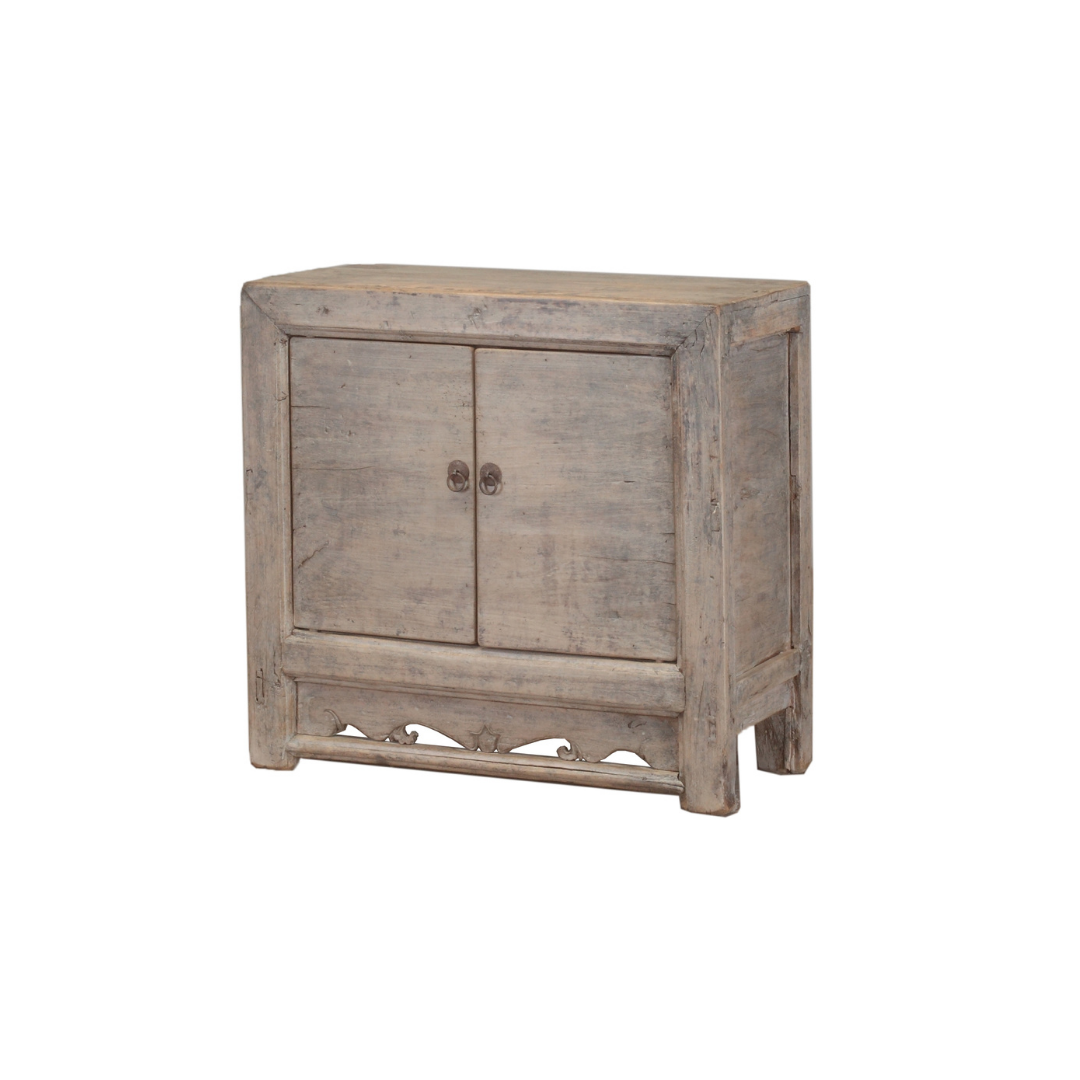 91•40•87 cms. SIDEBOARD