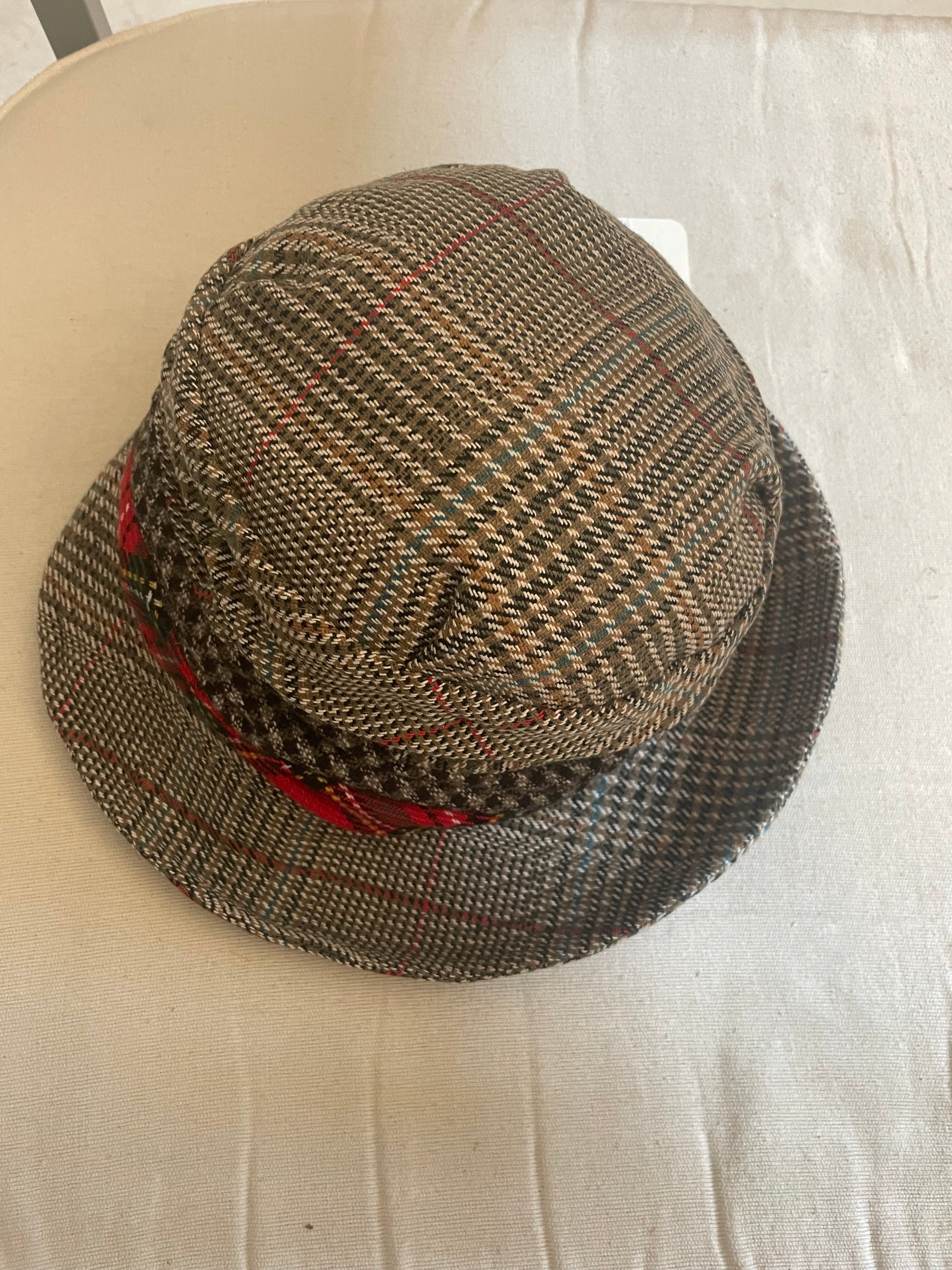 2696 HAT