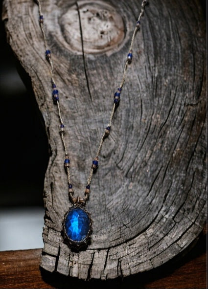 SHORT TIBETAN NECKLACE VVV