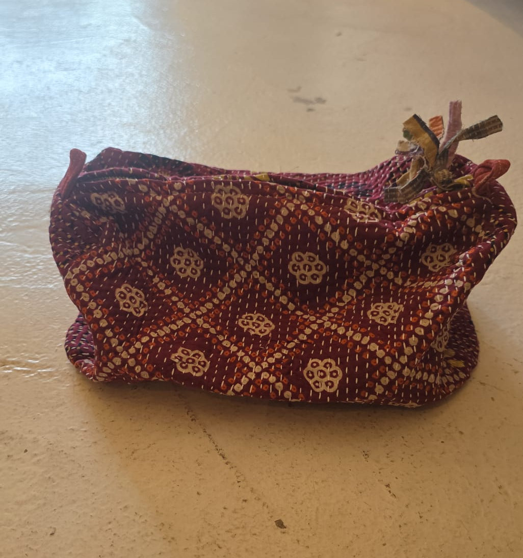 KANTHA TOILETRIES POUCH