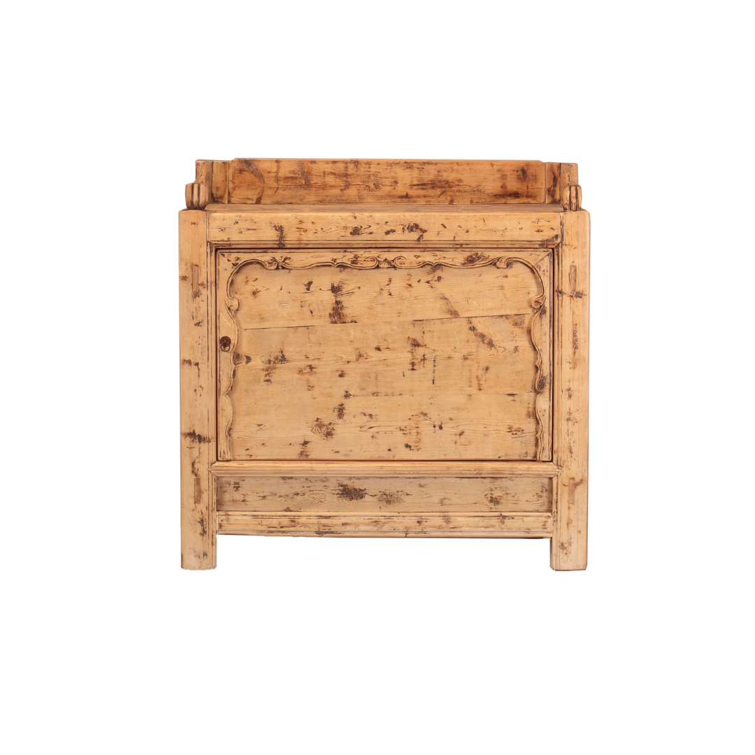 110•45•111 cms. SIDEBOARD