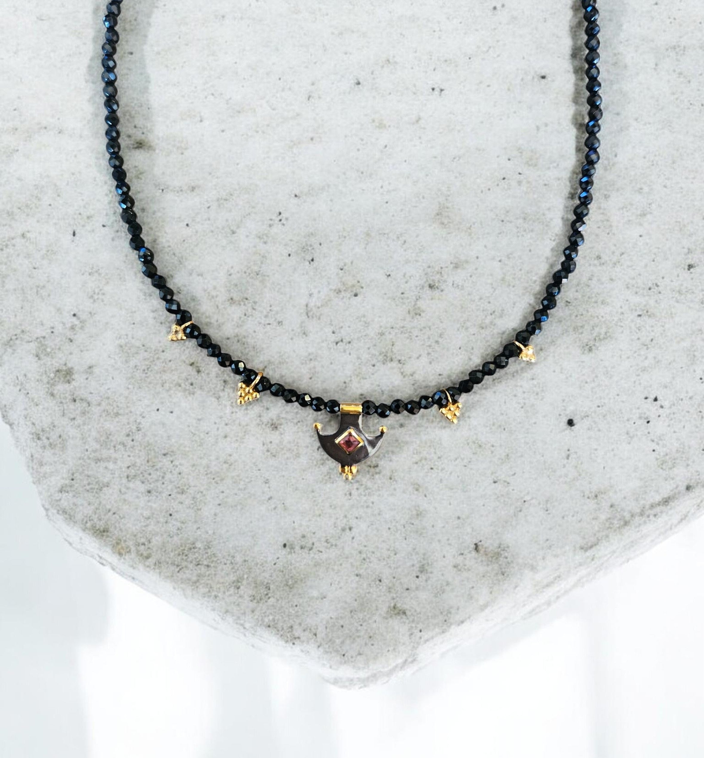 N°101 ALADIN GRANATE NECKLACE
